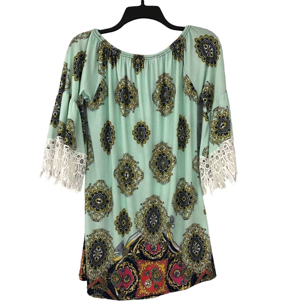 Win Win Womens SZ M Half Sleeve Lace Trim Tunic Green Print Elastic Neckline‎